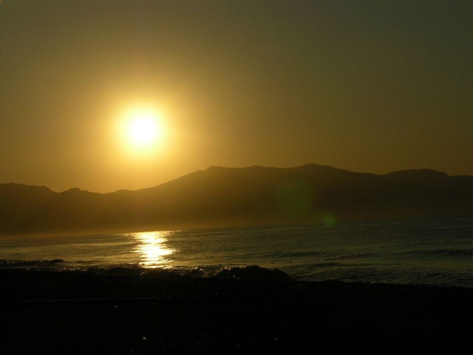 The beach-sunrise Hotel Presa di Finica