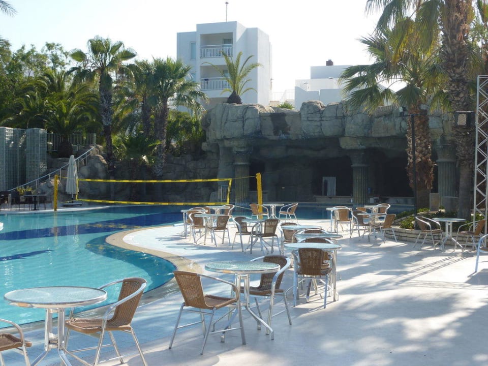 Pool mit Poolbar Monachus Family Resort Sorgun