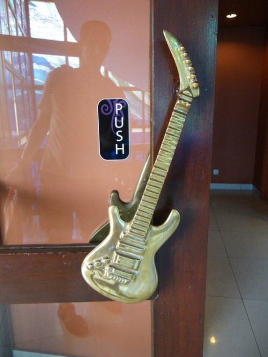 Cool - die Gitarre Hard Rock Hotel Bali