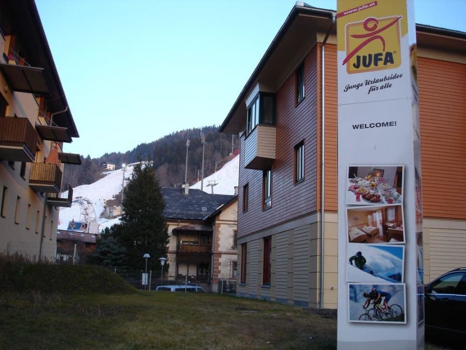 Blick zur Skipiste JUFA Hotel Schladming