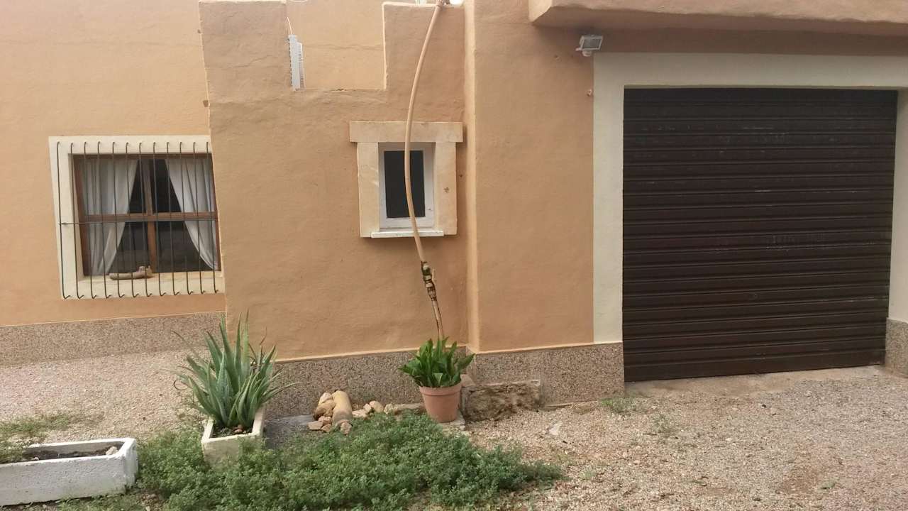 Wenig ansprechender Eingang Finca Kalotta