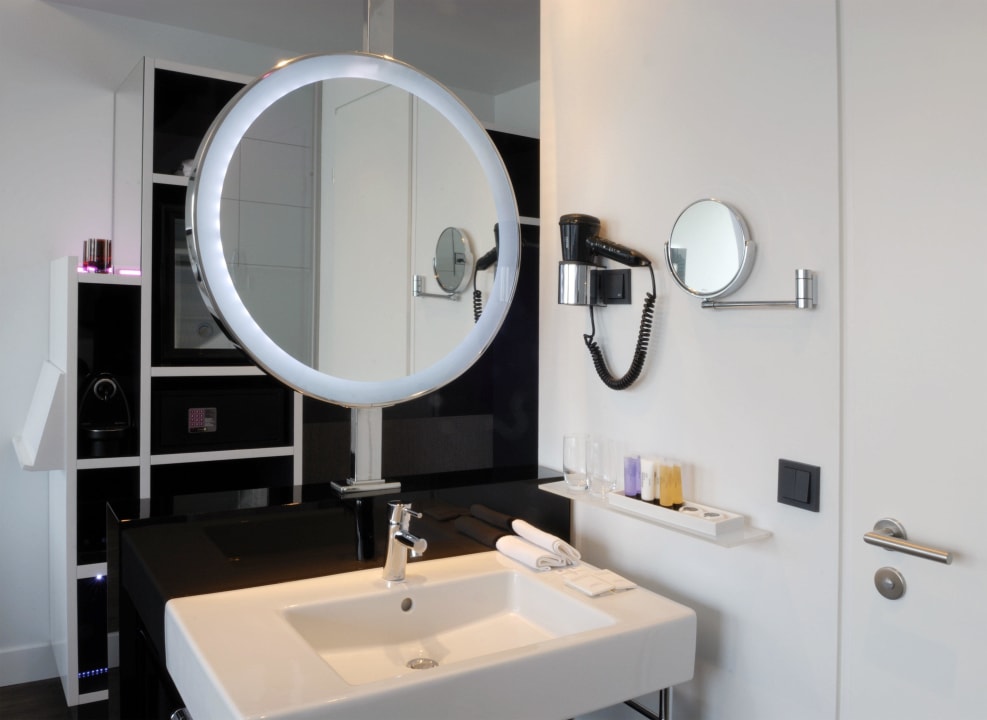 Bathroom INNSiDE by Meliá Düsseldorf Hafen