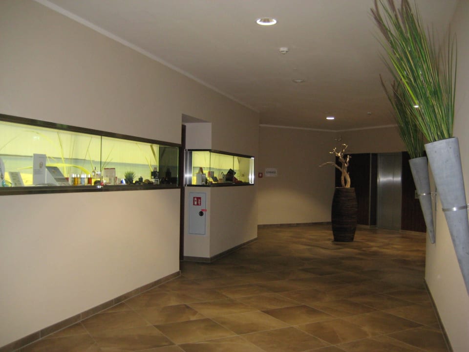 Weg zu den Fahrstühlen Hotel Bayside