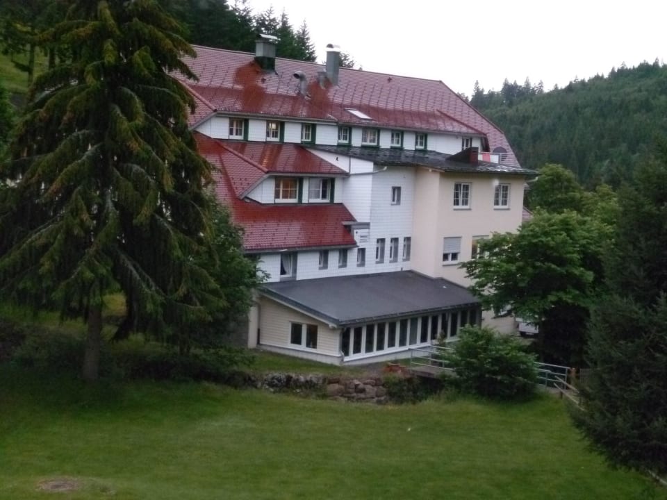 Rückansicht des Hotels Naturparkhotel Grüner Baum