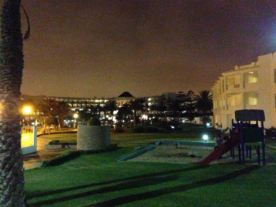 Außenanlage mit kleinem Spielplatz Iberostar Waves Founty Beach