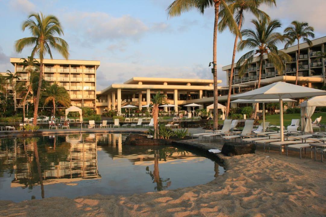 Hotel vom Pool aus gesehen Hotel Waikoloa Beach Marriott