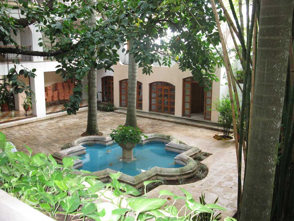 Innenhof hinter der Lobby Hotel Mayaland