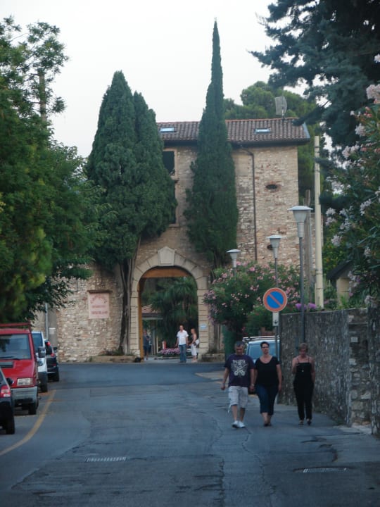 Hoofdingang hotel en camping Hotel Antico Monastero