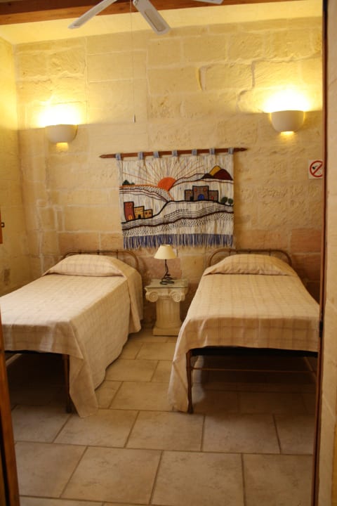 Twin bedroom at ground floor level Ta' Leli Farmhouse