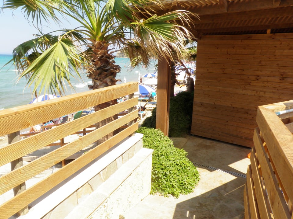 Zejście na plażę Tsilivi Beach Hotel