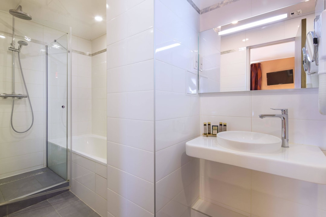 Bathroom Hotel des Arts Montmatre