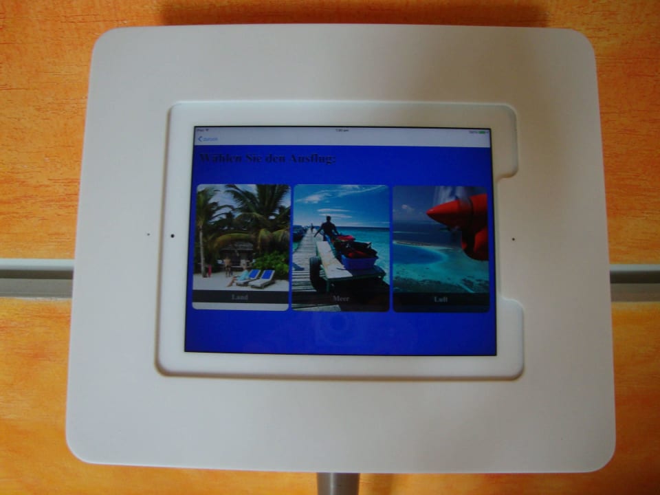 Per Touchscreen ganz leicht Ausflüge buchen Veligandu Maldives Resort Island