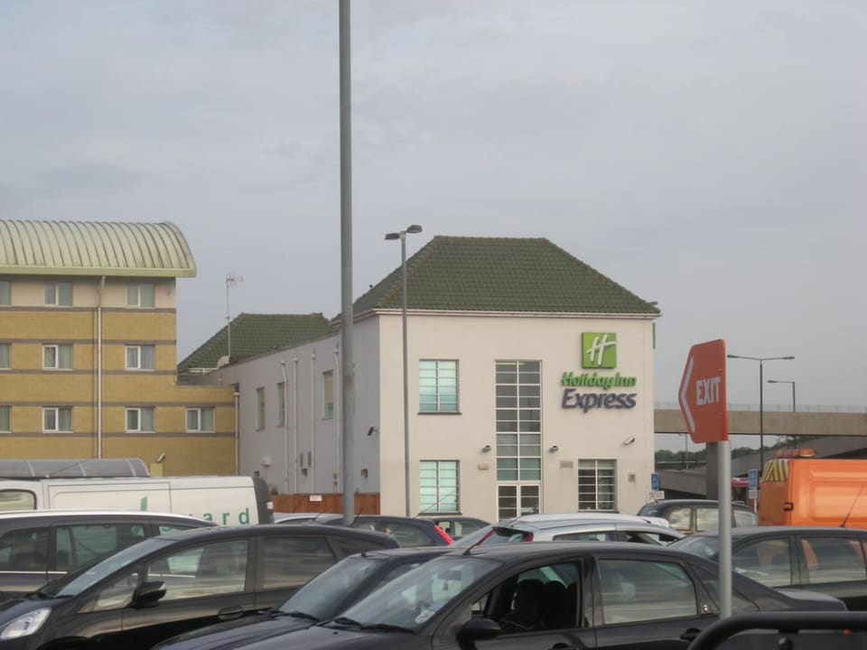 Vom Parkplatz des Sainsbury's aus Hotel Holiday Inn Express London Chingford