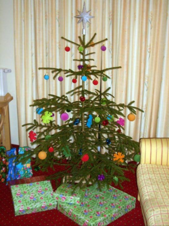 Unser Weihnachtsbaum im Sonnenbogen POST Family Resort