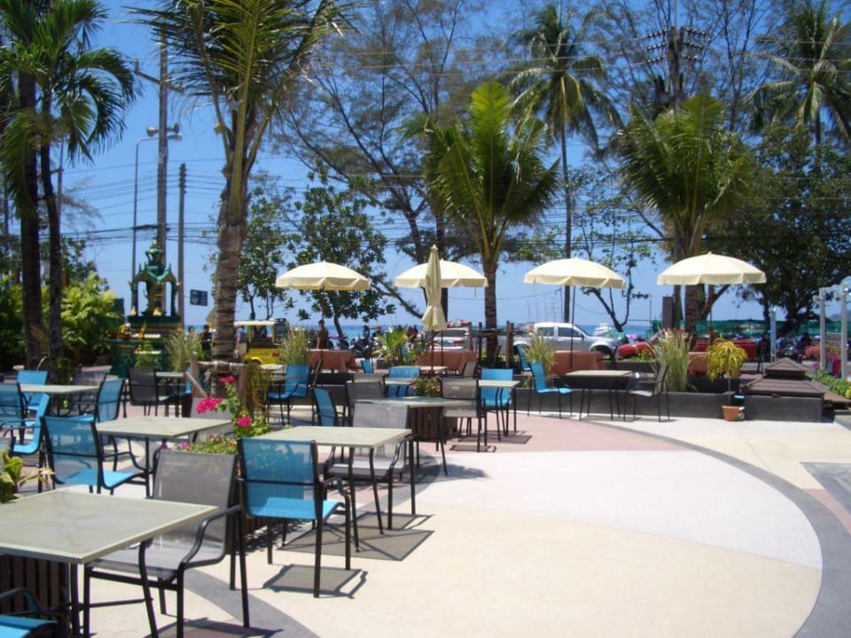 Open-air Restaurant Hotel Patong Merlin Courtyard by Marriott Phuket, Patong Beach Resort