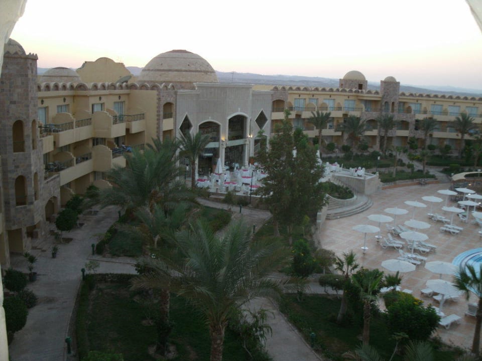 Blick zum Hauptrestaurant Utopia Beach Club