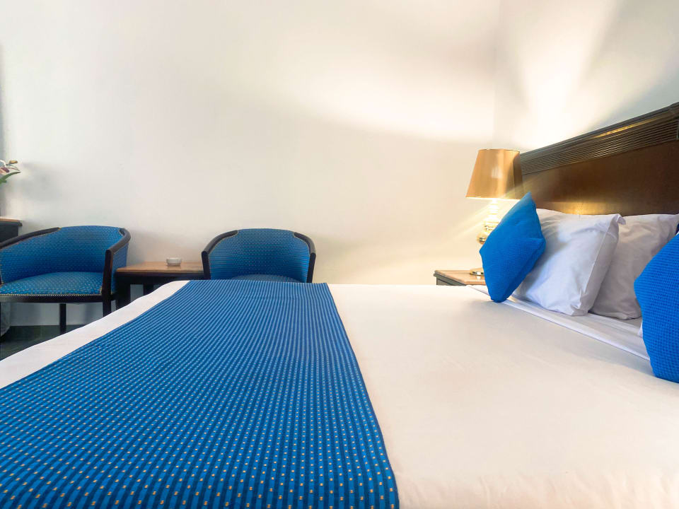 Zimmer White Valley Palace