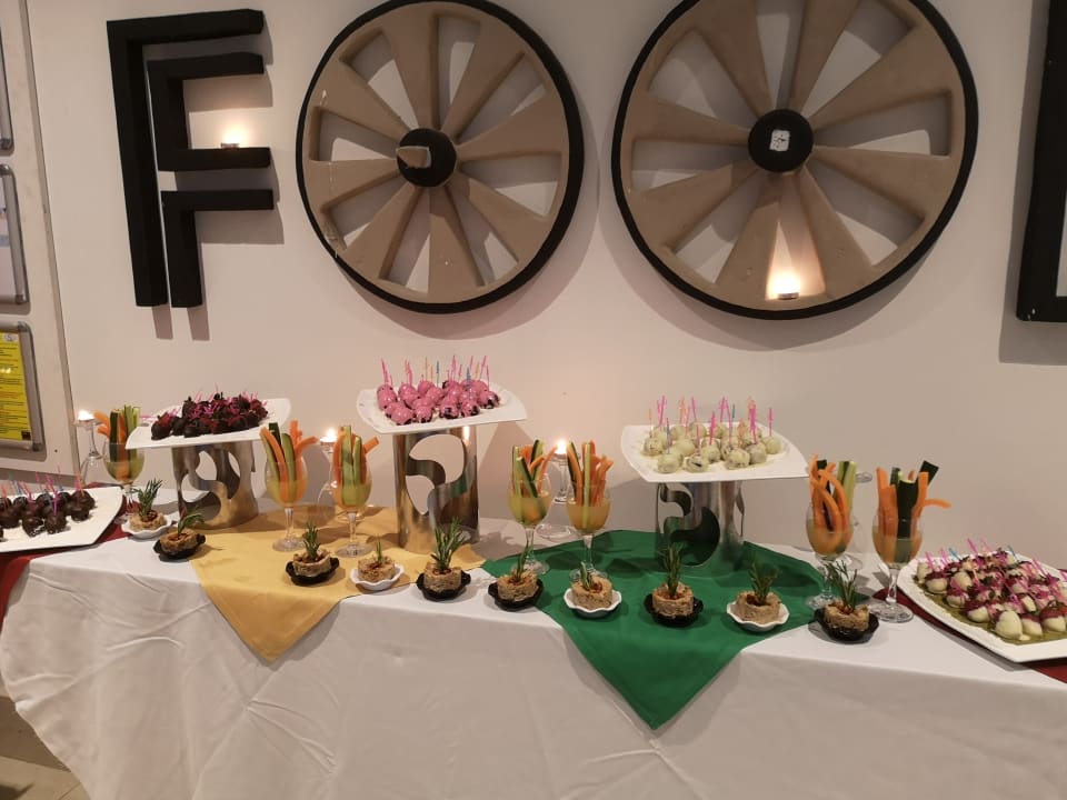 Gastro Well Palace Side