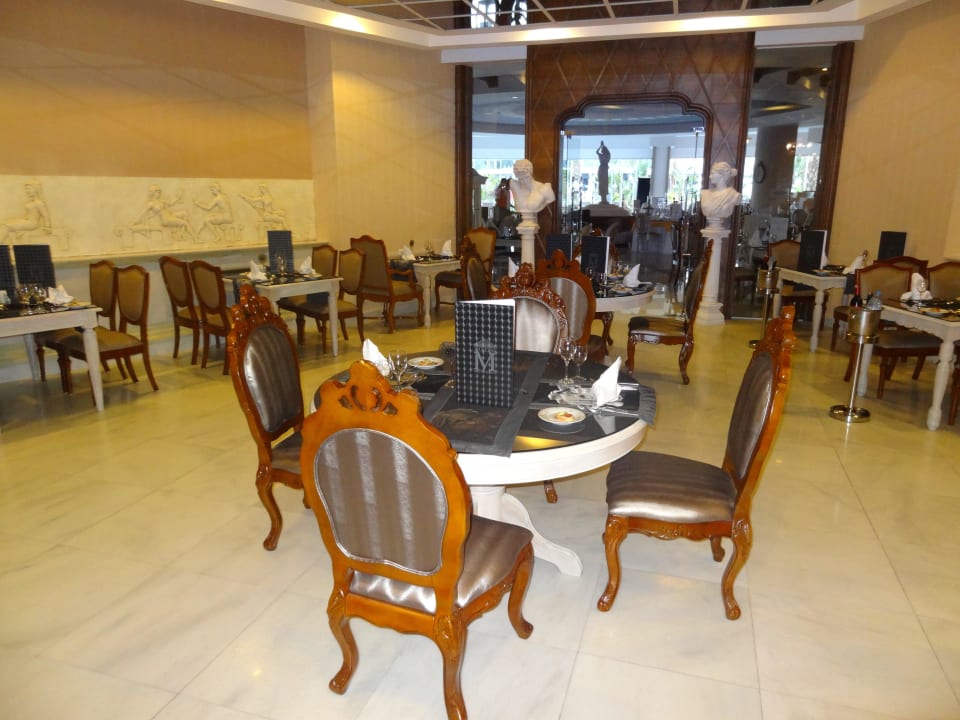 Spezialitätenrestaurant "Museum" (Französische Küche) Hotel Delphin Imperial