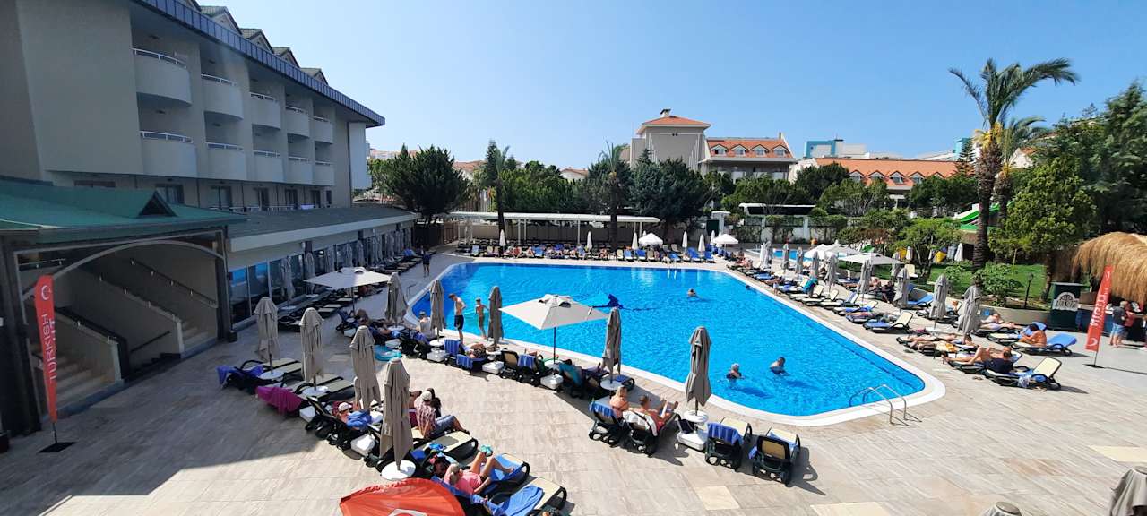 Pool Side Breeze Hotel