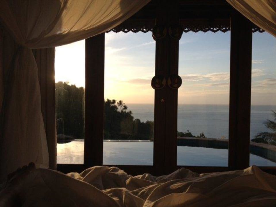 Ausblick aus unserem Bett Santhiya Koh Phangan Resort & Spa
