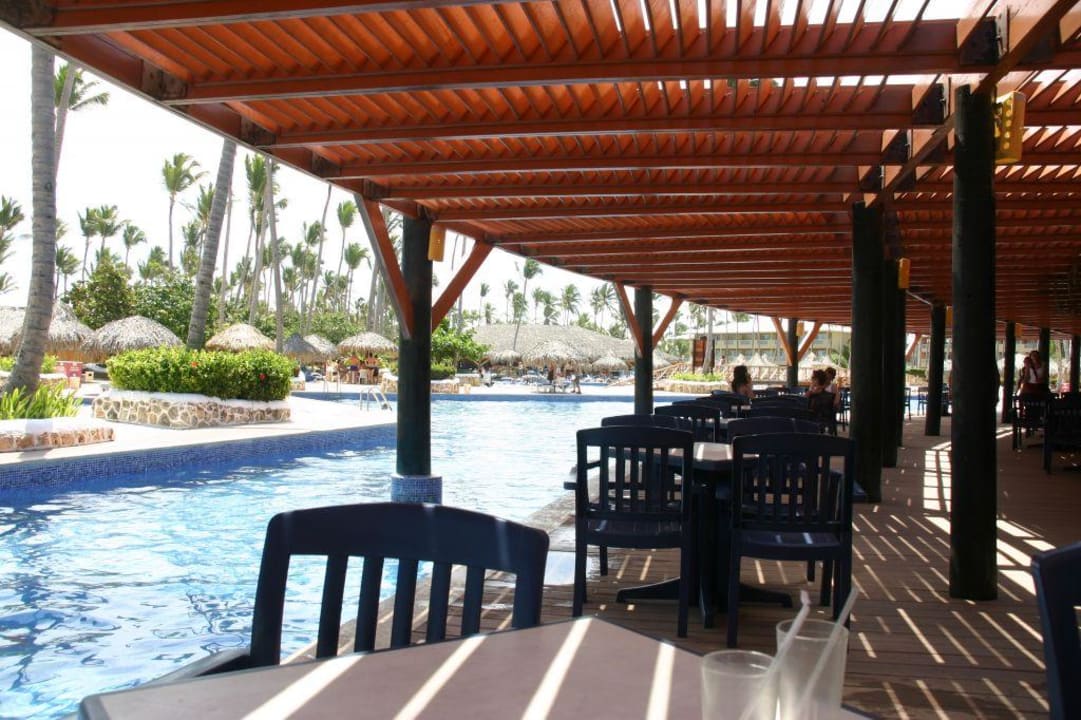 Sombra en la  piscina Grand Sirenis Punta Cana Resort & Aquagames