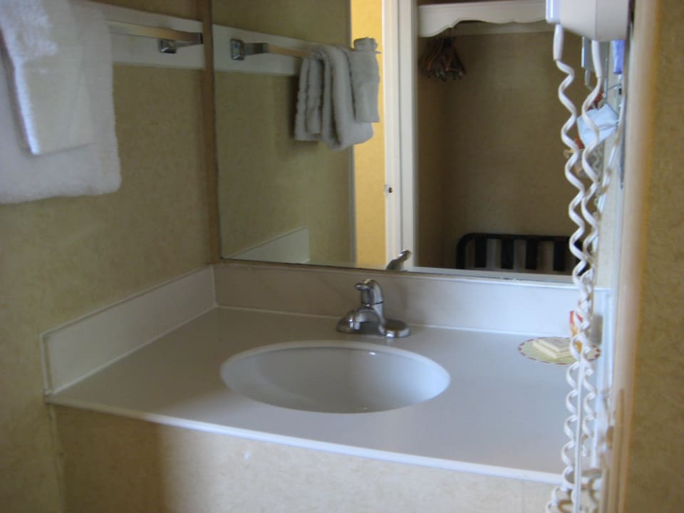 Waschtisch Hotel Days Inn Monterey Downtown