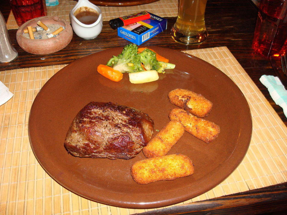 Kamelsteak bei La Piazetta Giftun Azur Resort