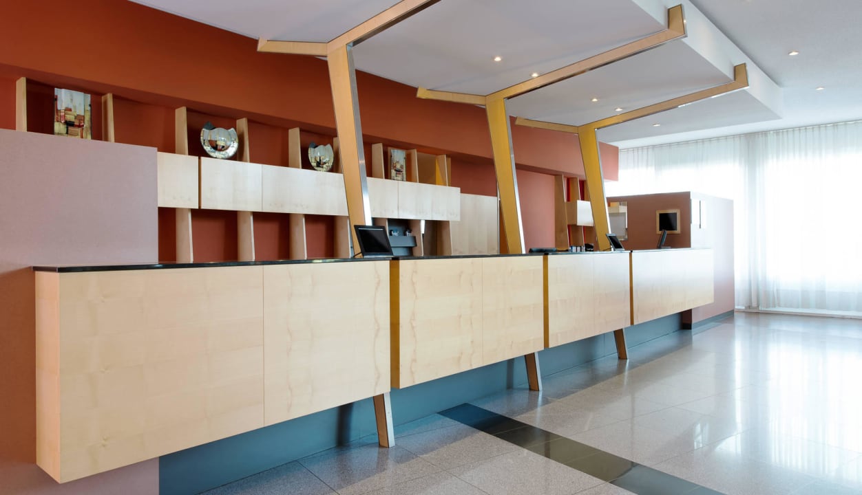 Lobby & Reception Hotel NH Leipzig Messe