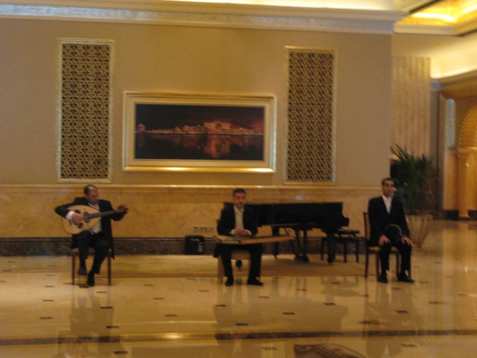 Im Kaffebereich Live-Musik Emirates Palace Mandarin Oriental