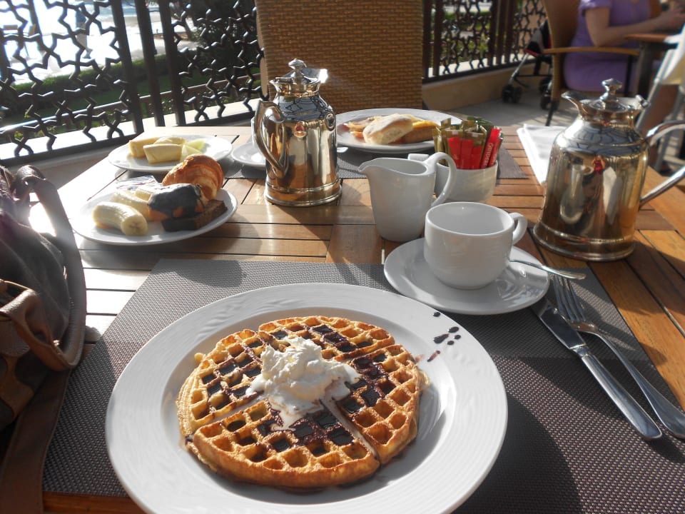 Frühstück Miramar Al Aqah Beach Resort