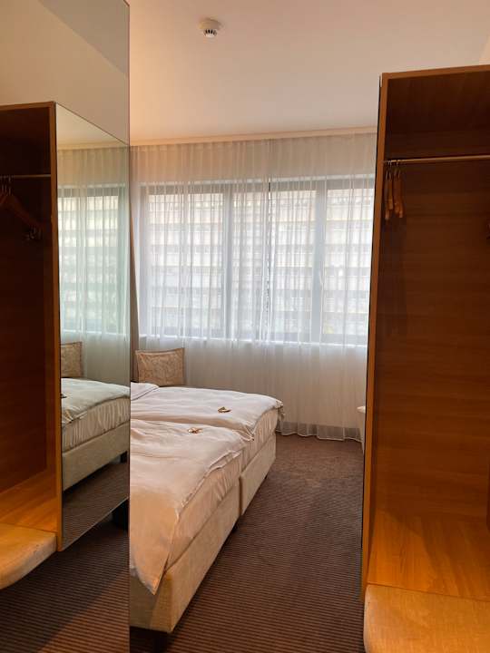 Zimmer H4 Hotel Berlin Alexanderplatz