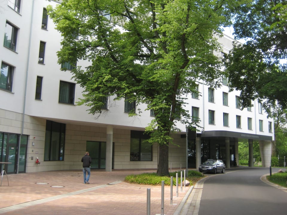 Haupteingang Steigenberger Parkhotel Braunschweig