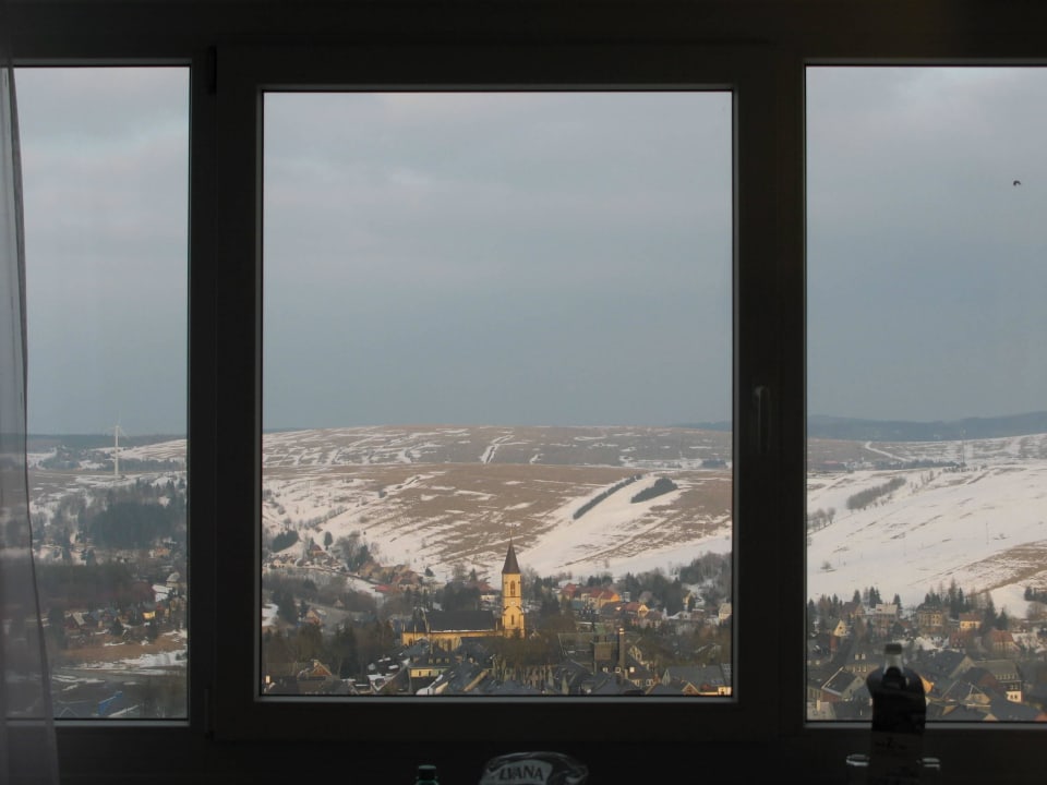 Blick aus dem Zimmer auf Oberwiesenthal AHORN Hotel Am Fichtelberg
