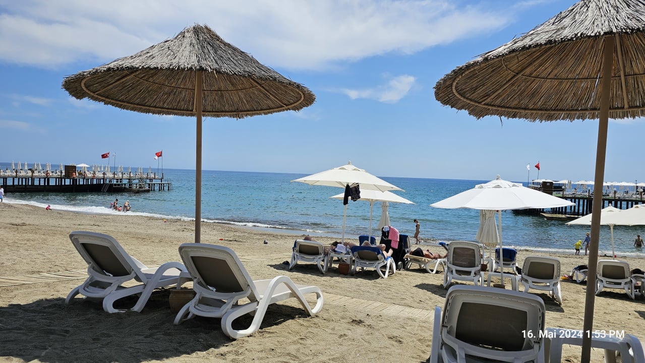 Strand Quattro Beach Spa & Resort