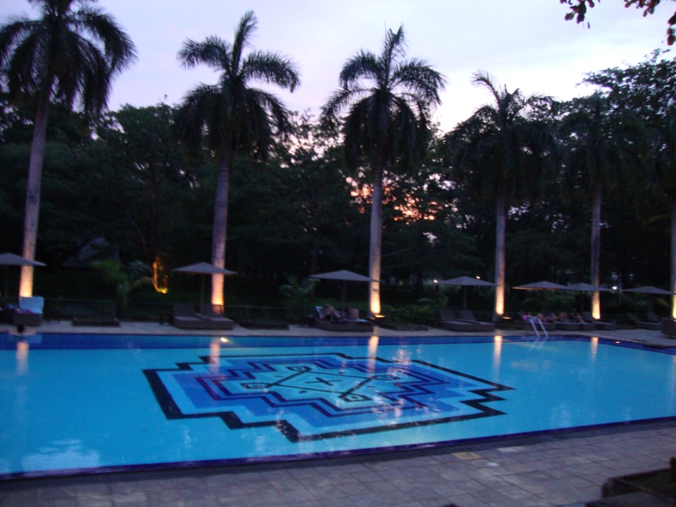 Pool Cinnamon Lodge Habarana