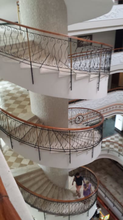 Die Wendeltreppe zu den einzelnen Etagen Roma Beach Resort & Spa 16+ Adult Only