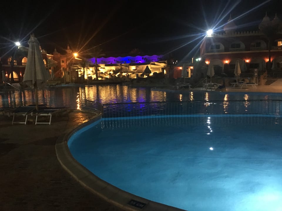 Animationpool, im März leider zu kalt gewesen  Pickalbatros Alf Leila Wa Leila Resort - Neverland Hurghada