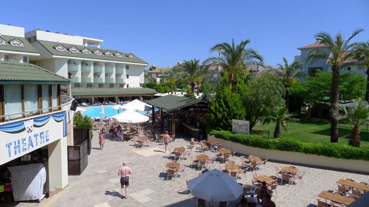 Pool Side Breeze Hotel