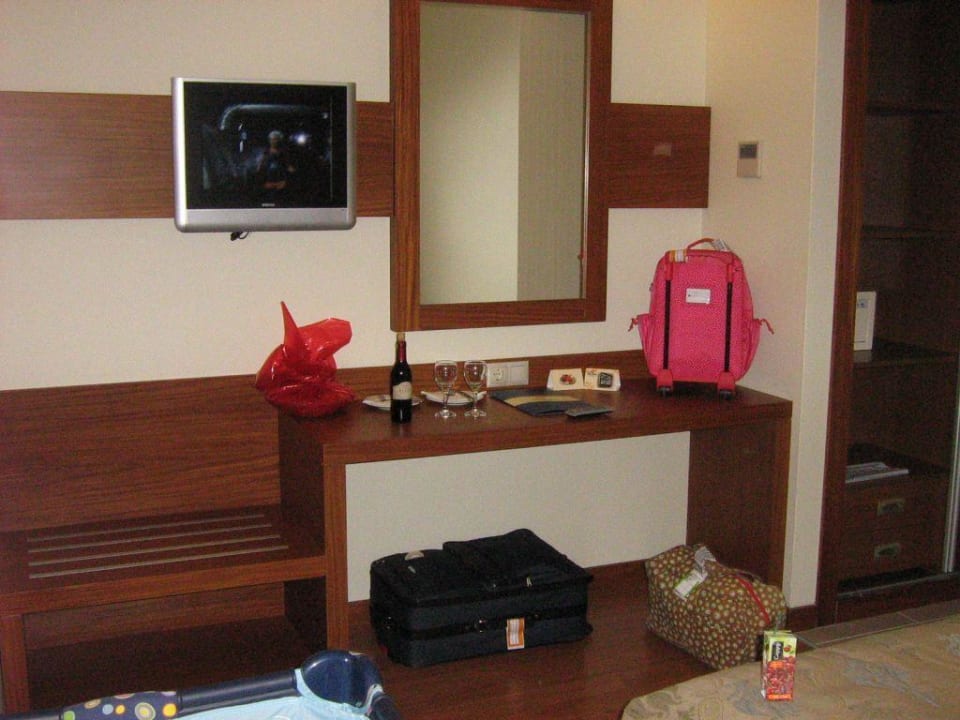 Garderobe / Flatscreen / 2'tes Schlafzimmer Vita Silva Hotel