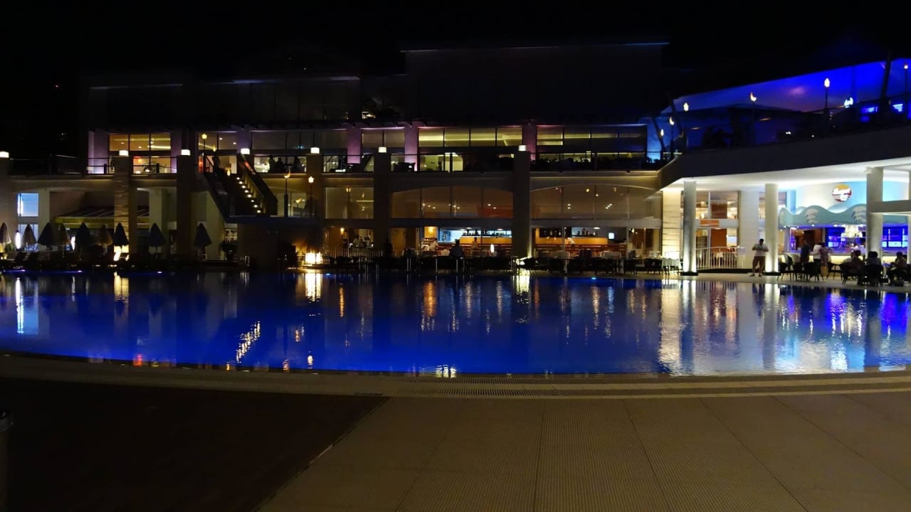 Pool bei Nacht Orka Sunlife Resort & Spa