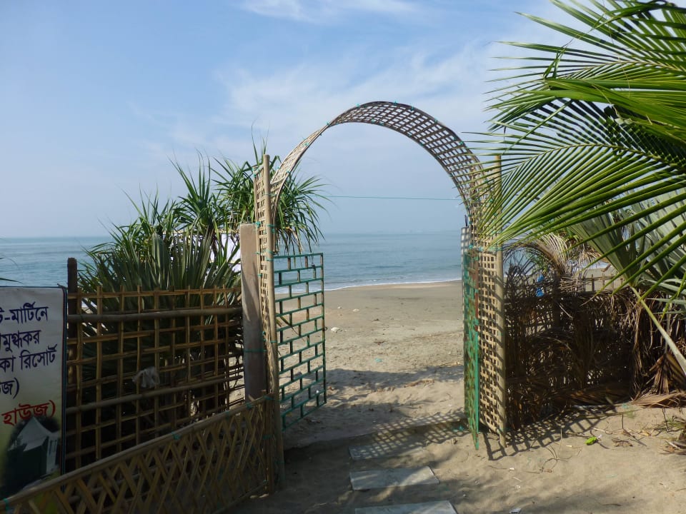 Ausgang zum Strand Kingshuk Eco Resort Tourism