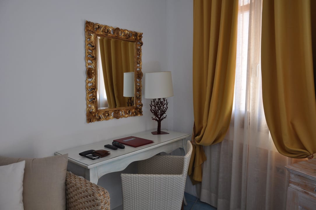 Wohnzimmer Familienzimmer Hotel Resort & Spa Baia Caddinas