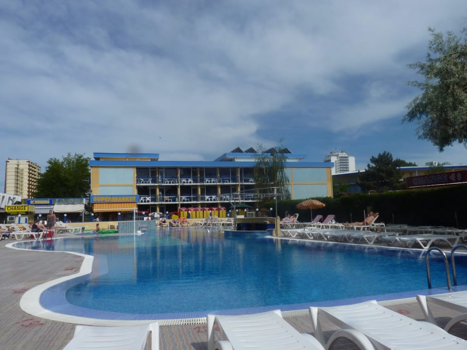 Pool (Sicht der anderen Seite) smartline Meridian