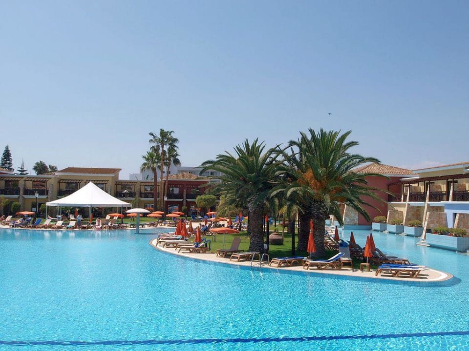 Basen z wyspą Atlantica Aeneas Resort