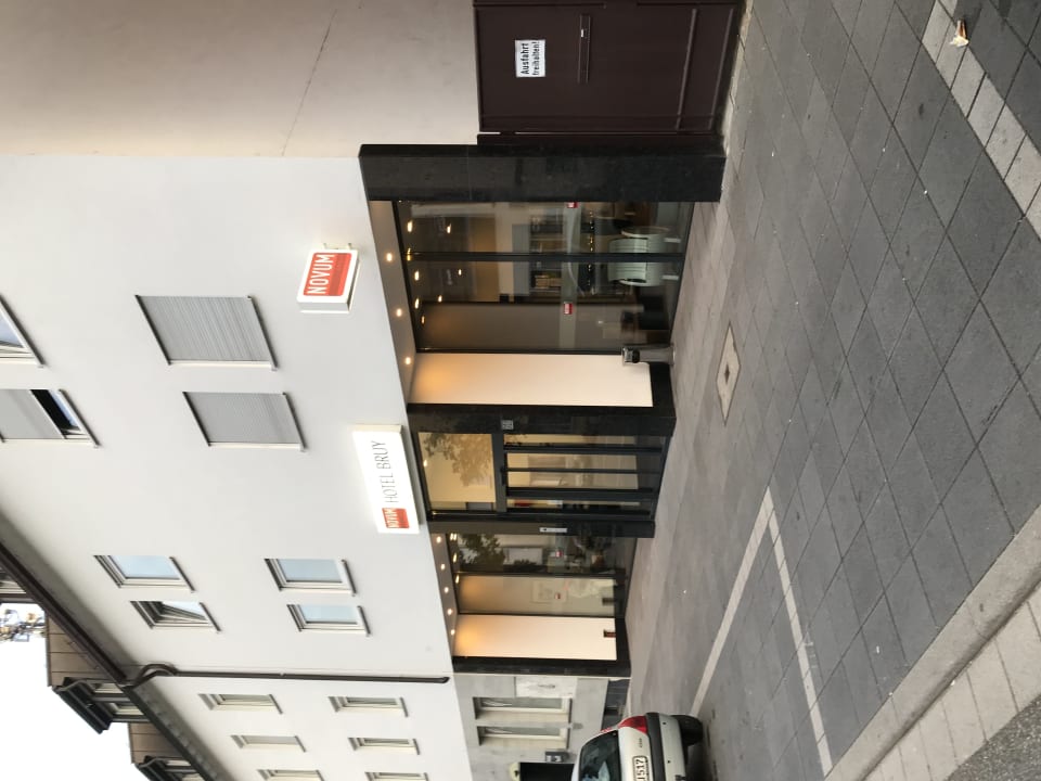 Außenansicht Hotel Bruy