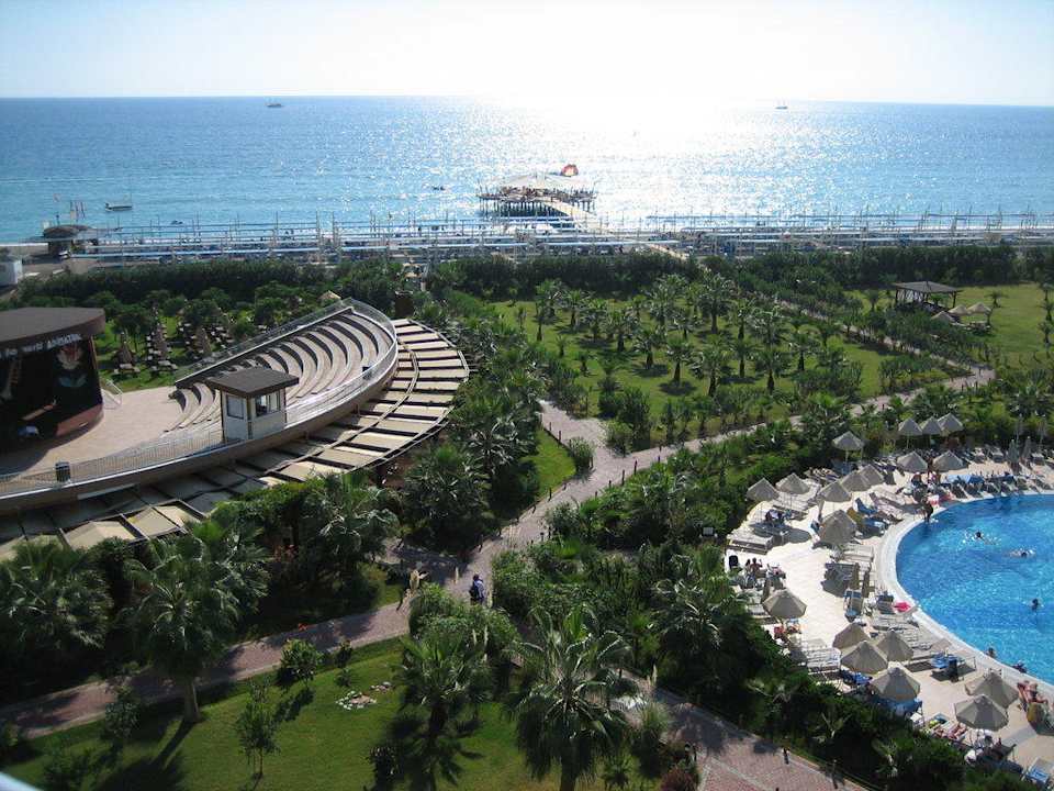 Widok z balkonu na morze i basen Seaden Sea World Resort & Spa