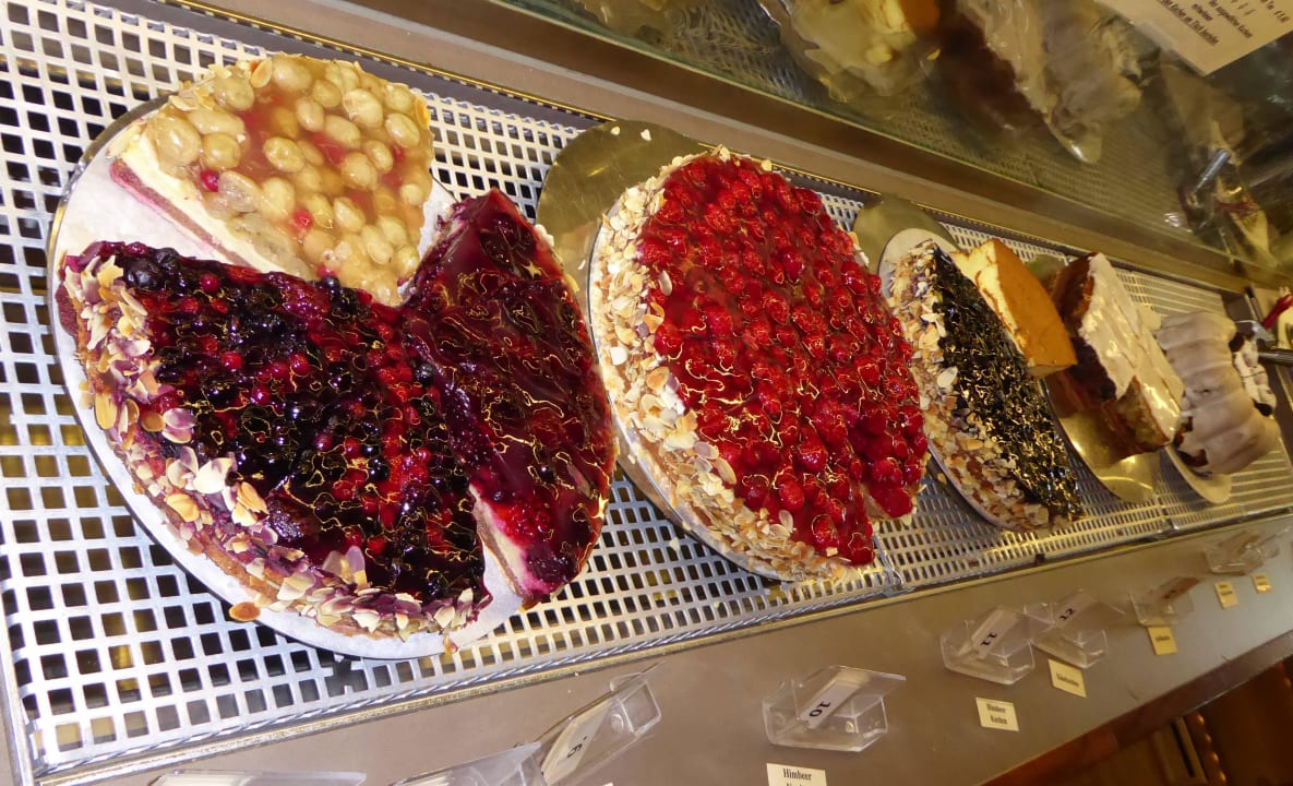 Nachmittäglich Kuchenanbebot Strandhotel Georgshöhe