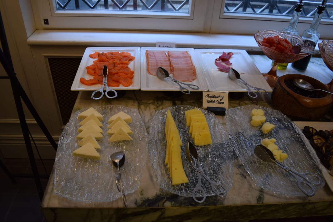 Frühstück in Buffet-Form (Teilansicht) The House Hotel Vault Karakoy