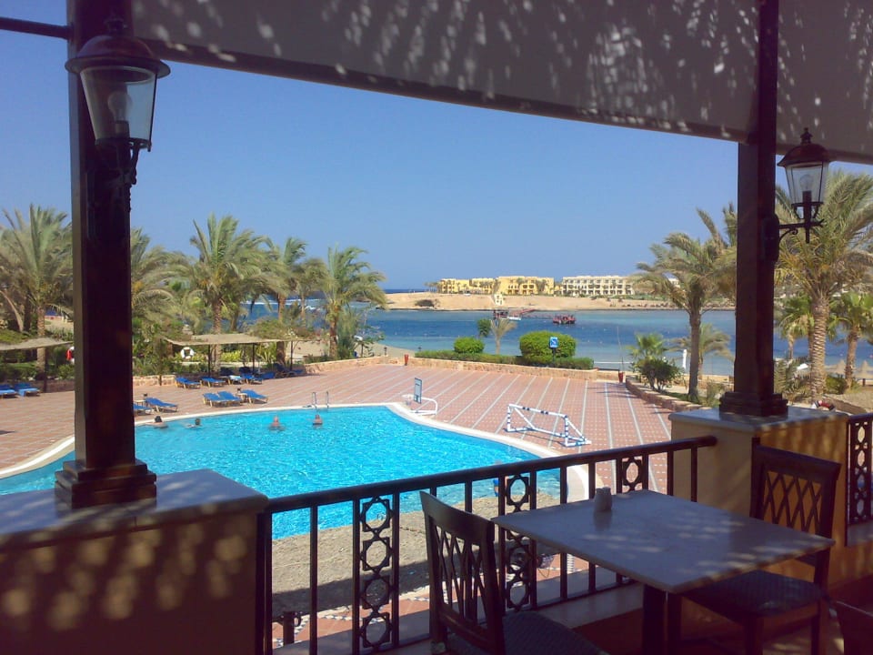 ... zum Meer von Buffet-Restaurant-Terrasse Steigenberger Coraya Beach - Adults only